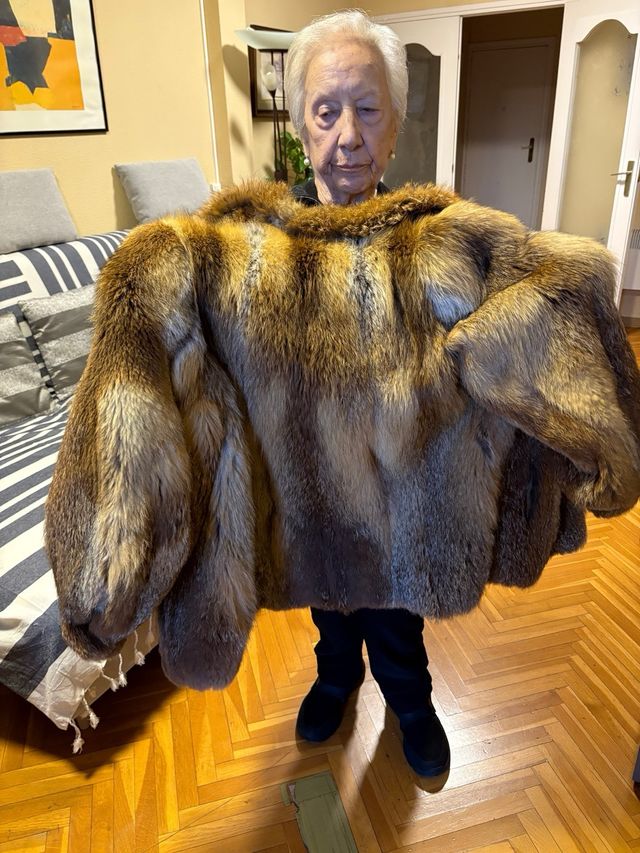 Chaquetón piel zorro sin estrenar.