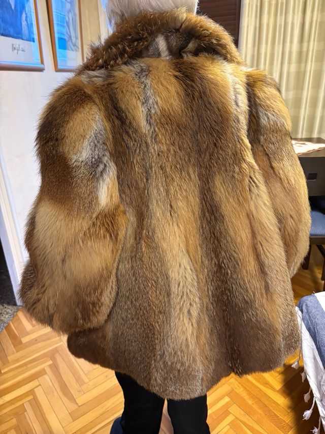 Chaquetón piel zorro sin estrenar.