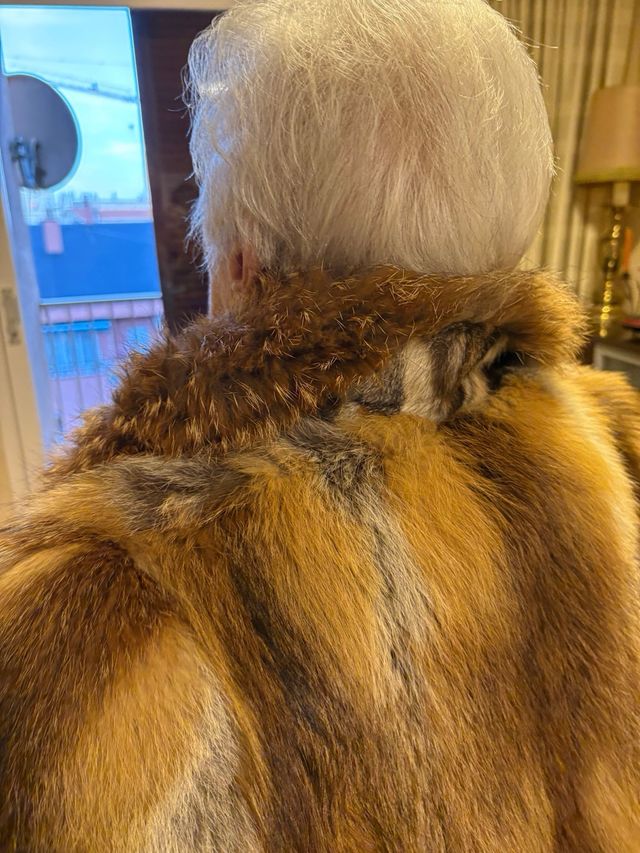 Chaquetón piel zorro sin estrenar.