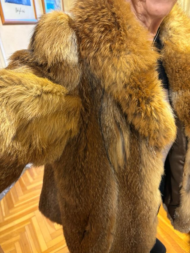 Chaquetón piel zorro sin estrenar.
