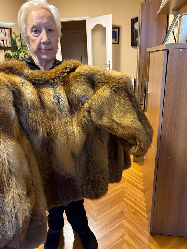Chaquetón piel zorro sin estrenar.