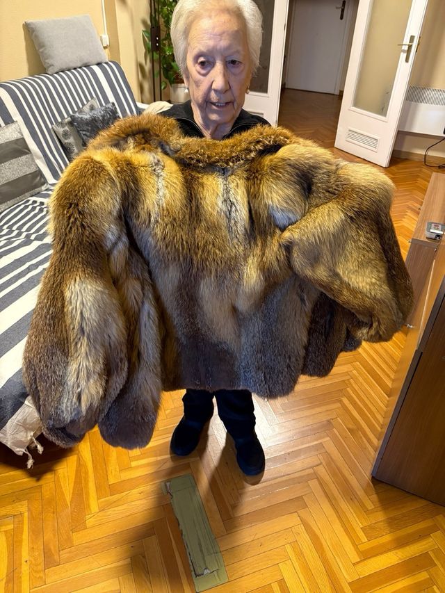 Chaquetón piel zorro sin estrenar.