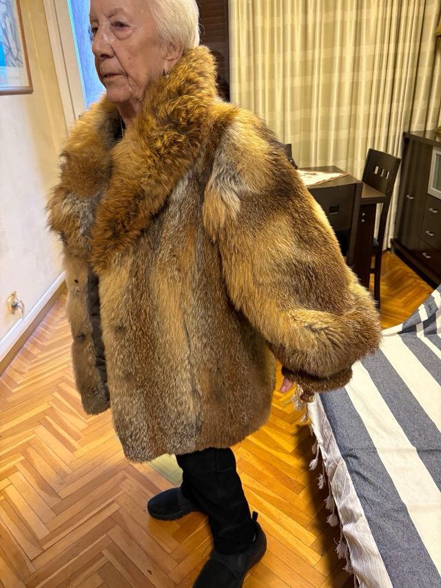 Chaquetón piel zorro sin estrenar.
