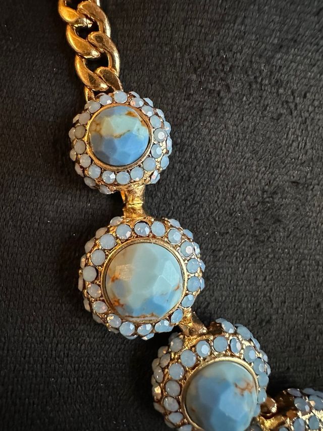 Collar vintage con piedras azules y doradas
