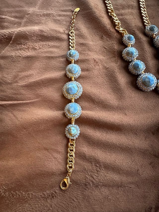 Collar vintage con piedras azules y doradas