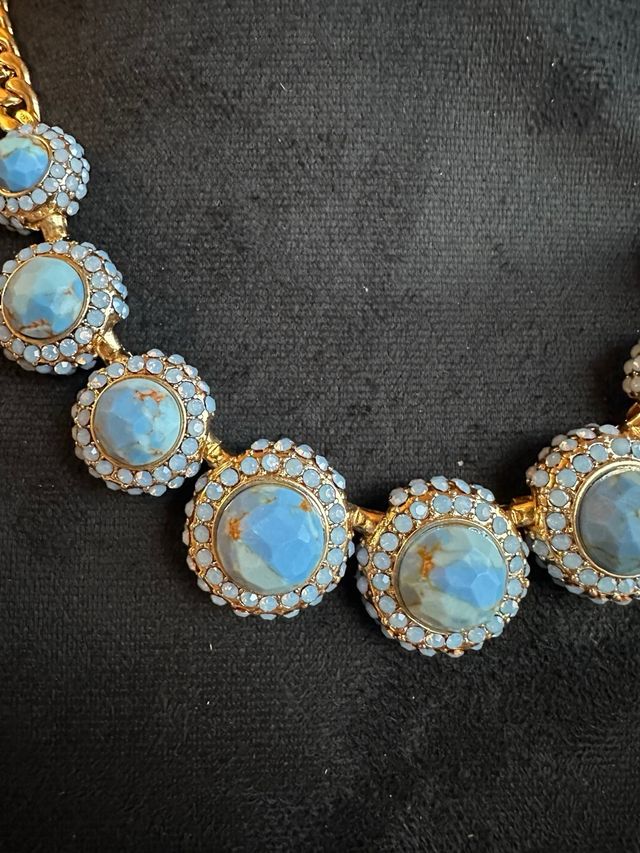 Collar vintage con piedras azules y doradas