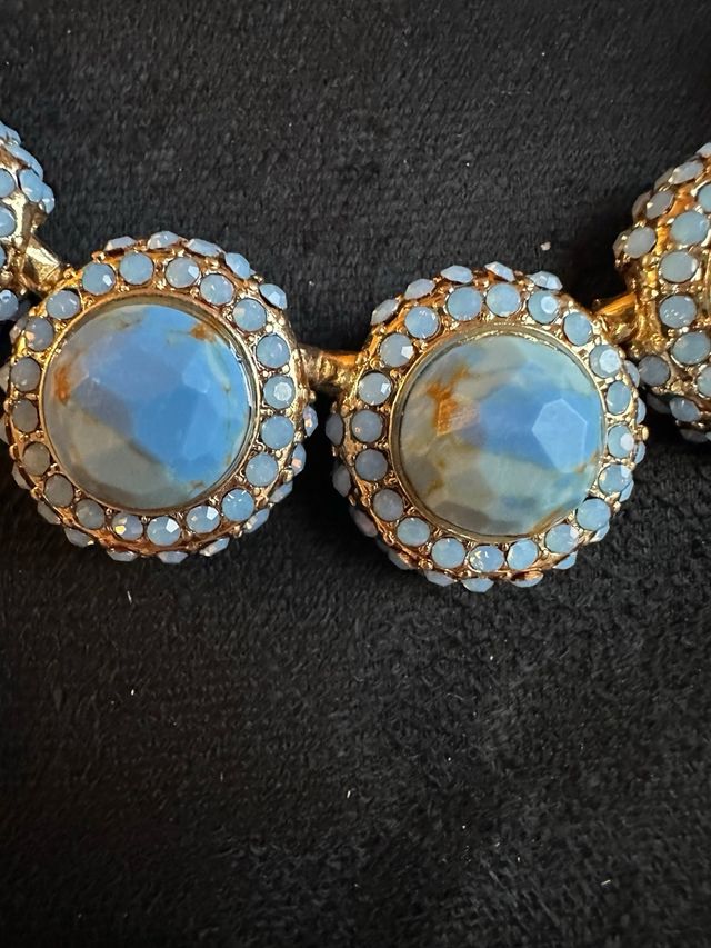 Collar vintage con piedras azules y doradas