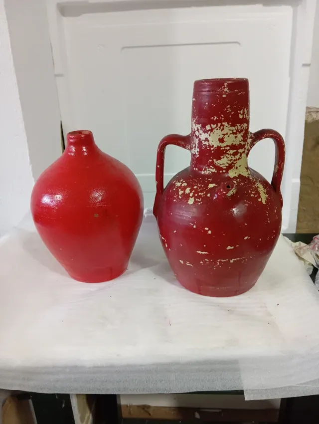 Vaso di ceramica antico rosso