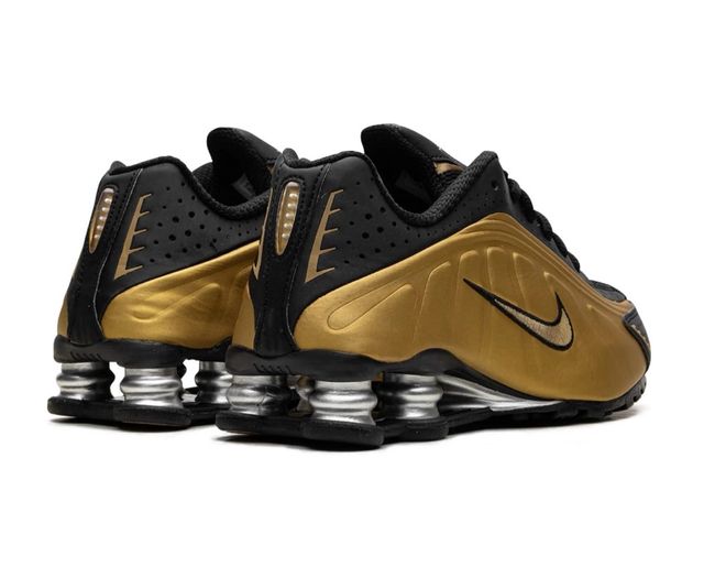 Nike Shox R4 Negro Metálico Dorado
