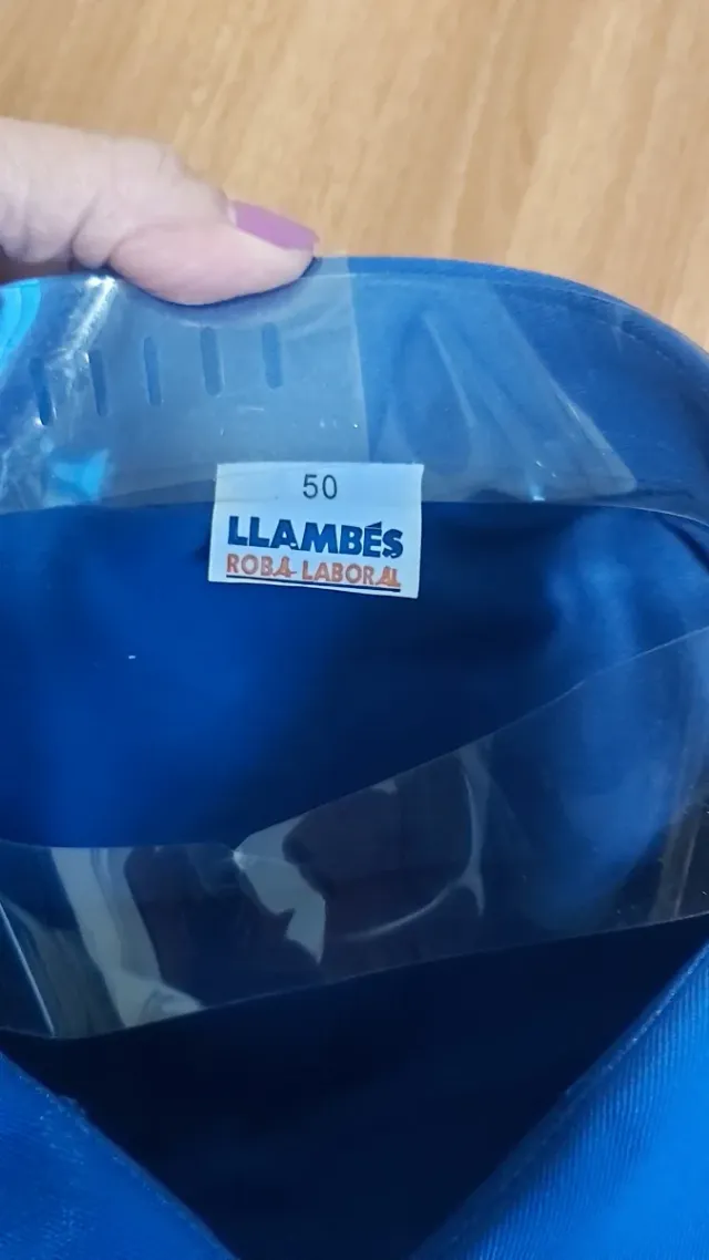 2 Camisas de trabajo LLAMBÉS. Una talla 50 otra 51