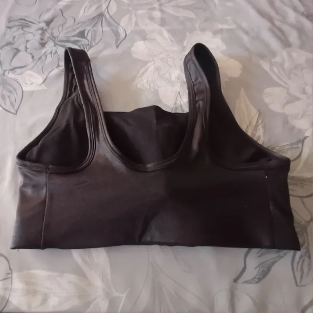 Top deportivo Nike negro