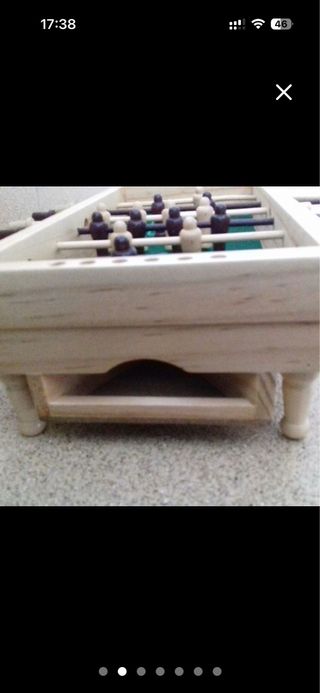 Futbolín de madera para mesa de la marca trotamund