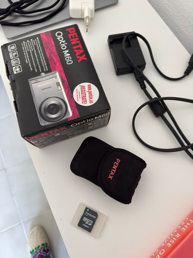 Cámara Pentax Optio M60 10MP 5x Zoom con caja