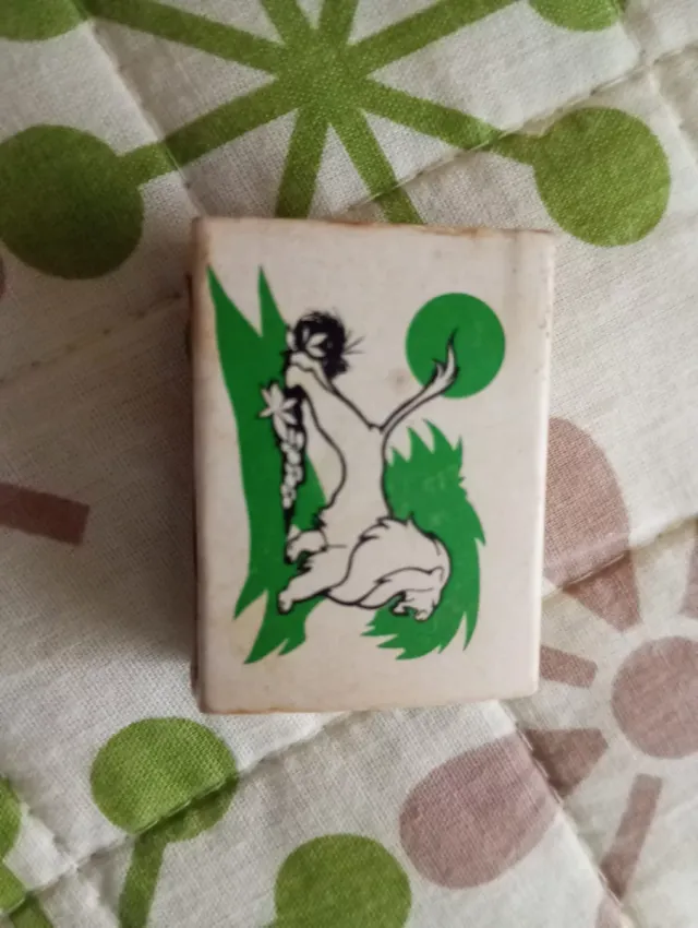 Caja de fósforos antigua: León verde