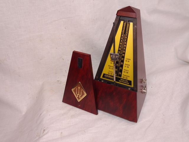 Metrónomo Wittner Maelzel 9270 con campana