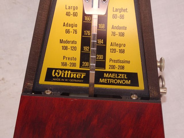Metrónomo Wittner Maelzel 9270 con campana