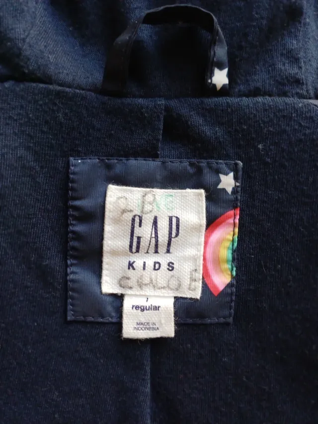 Chuvasquero impermeable niña GAP arcoíris