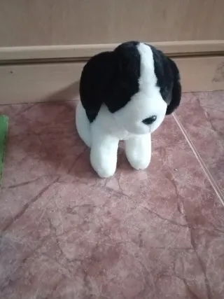 Peluche perro blanco y negro