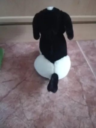 Peluche perro blanco y negro