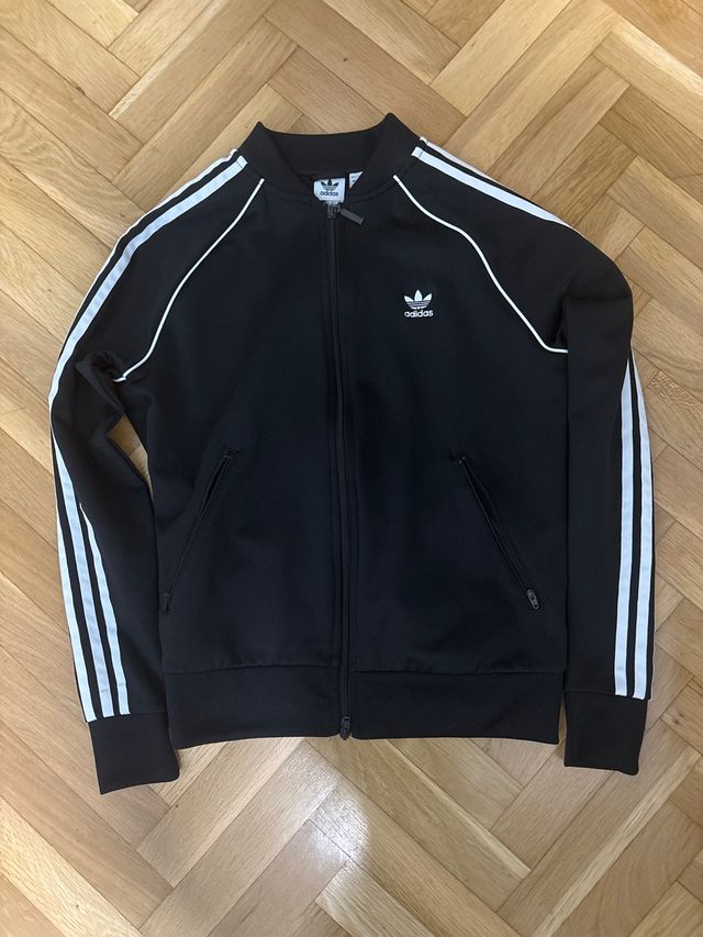 Chaqueta Adidas Negra con Rayas Blancas
