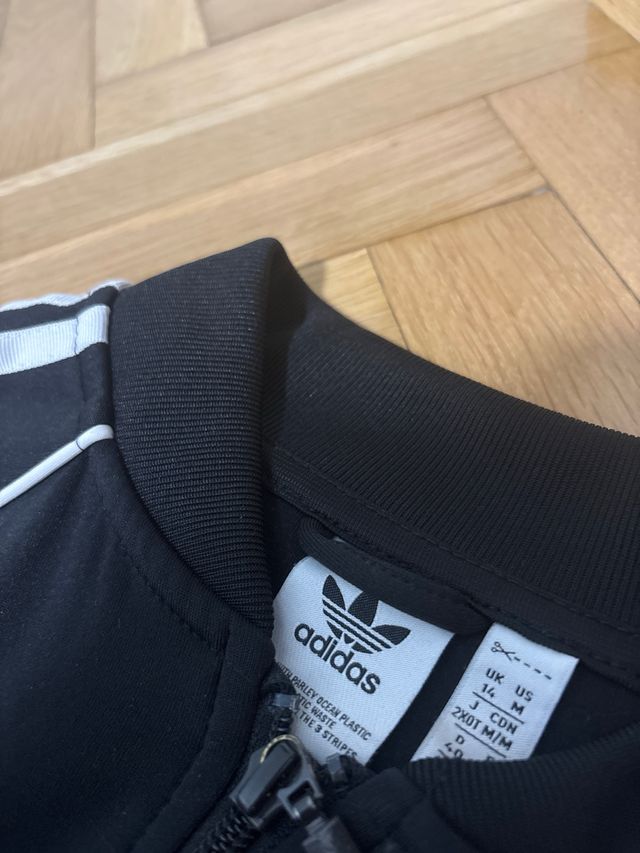 Chaqueta Adidas Negra con Rayas Blancas