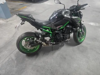 Kawasaki Z900 Negra y Verde