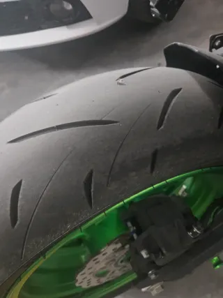 Kawasaki Z900 Negra y Verde