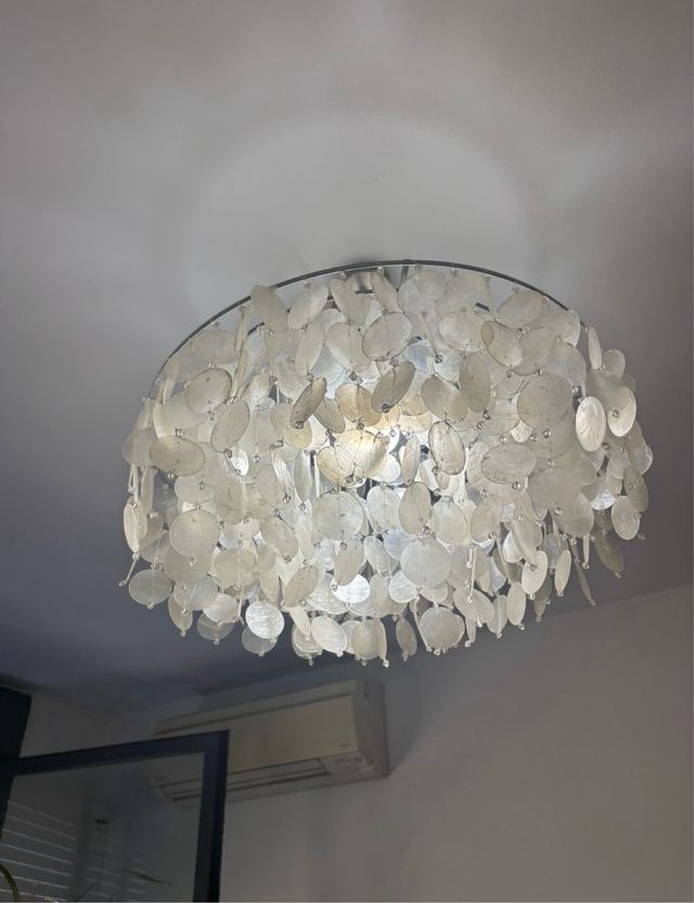 Lámpara colgante y velador