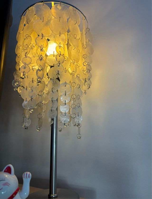 Lámpara colgante y velador