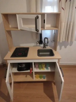 Cocina de juguete con accesorios