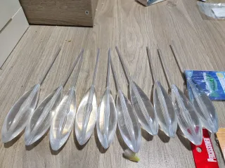 Lote de señuelos pesca y plumas.