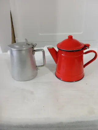 Set di due antiche caffettiere