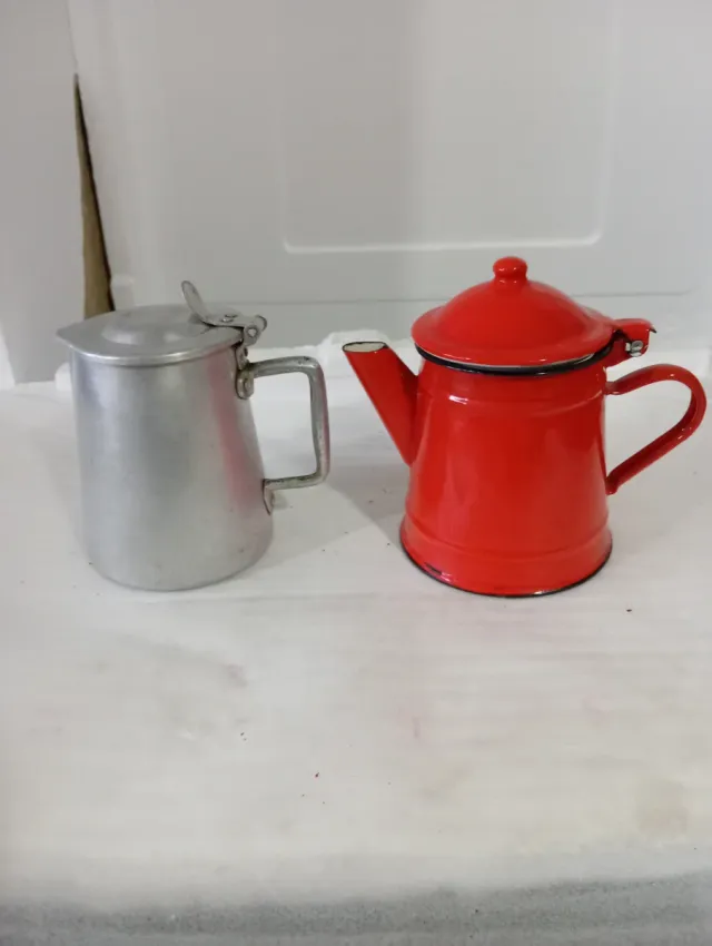 Set di due antiche caffettiere