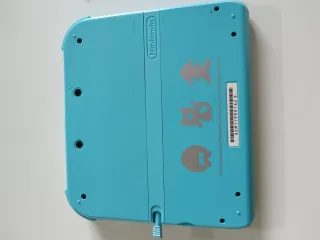 Nintendo 2DS Azul con Accesorios y juegos.