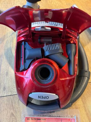 Aspiradora Hoover Telios Plus con accesorios