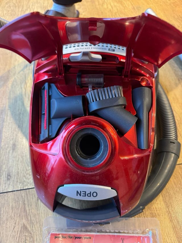 Aspiradora Hoover Telios Plus con accesorios