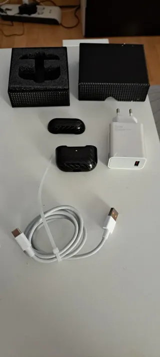 Funda Carga Auriculares + Cargador + Cable