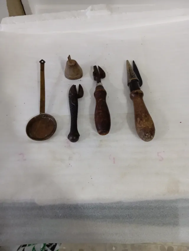 Set di oggetti da cucina antichi