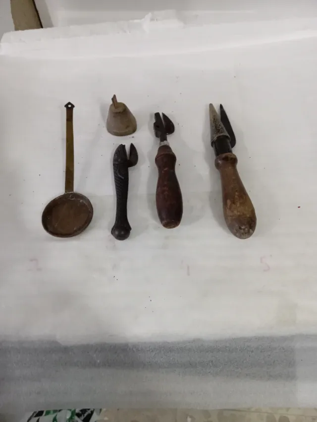 Set di oggetti da cucina antichi