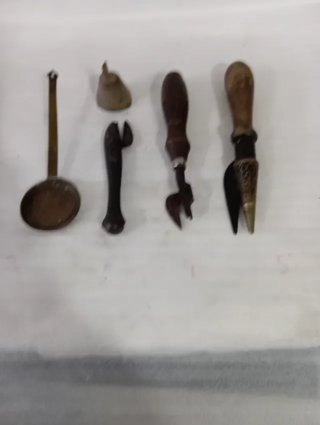 Set di oggetti da cucina antichi