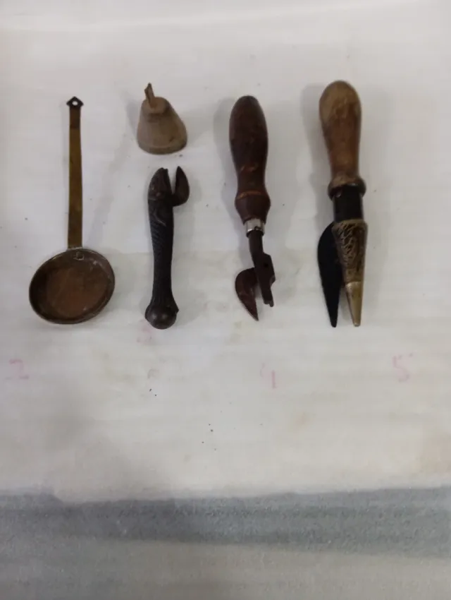 Set di oggetti da cucina antichi