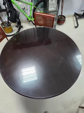 Mesa redonda madera y cristal con 4 sillas