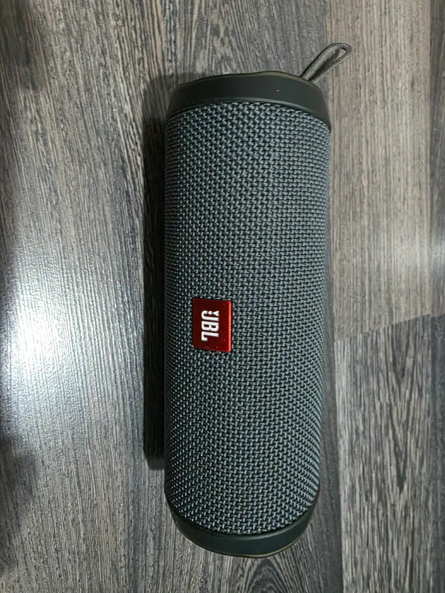 Altavoz JBL  FLIP Essencial 2 gris y rojo