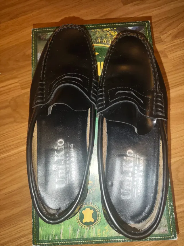 Zapatos de cuero Uni Kio hechos a mano