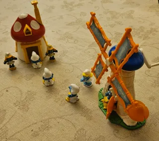 Kinder Sorpresa Mulino Puffi con Mugnaio