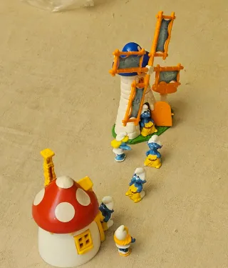 Kinder Sorpresa Mulino Puffi con Mugnaio