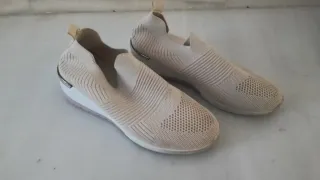 Deportivas elásticas beige