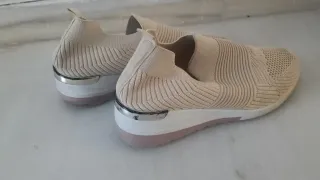 Deportivas elásticas beige