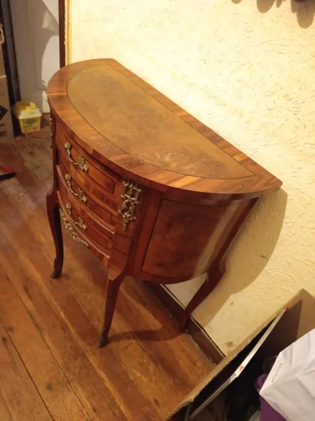 Mesilla de noche de madera y metal