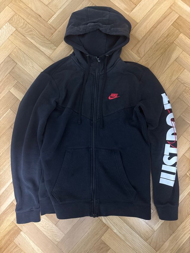 Chaqueta Nike Negra con Logo